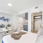 Modern Luxe Studio In Downtown Miami With Rooftop Pool And Gym