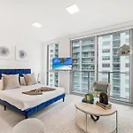 Modern Luxe Studio In Downtown Miami With Rooftop Pool And Gym