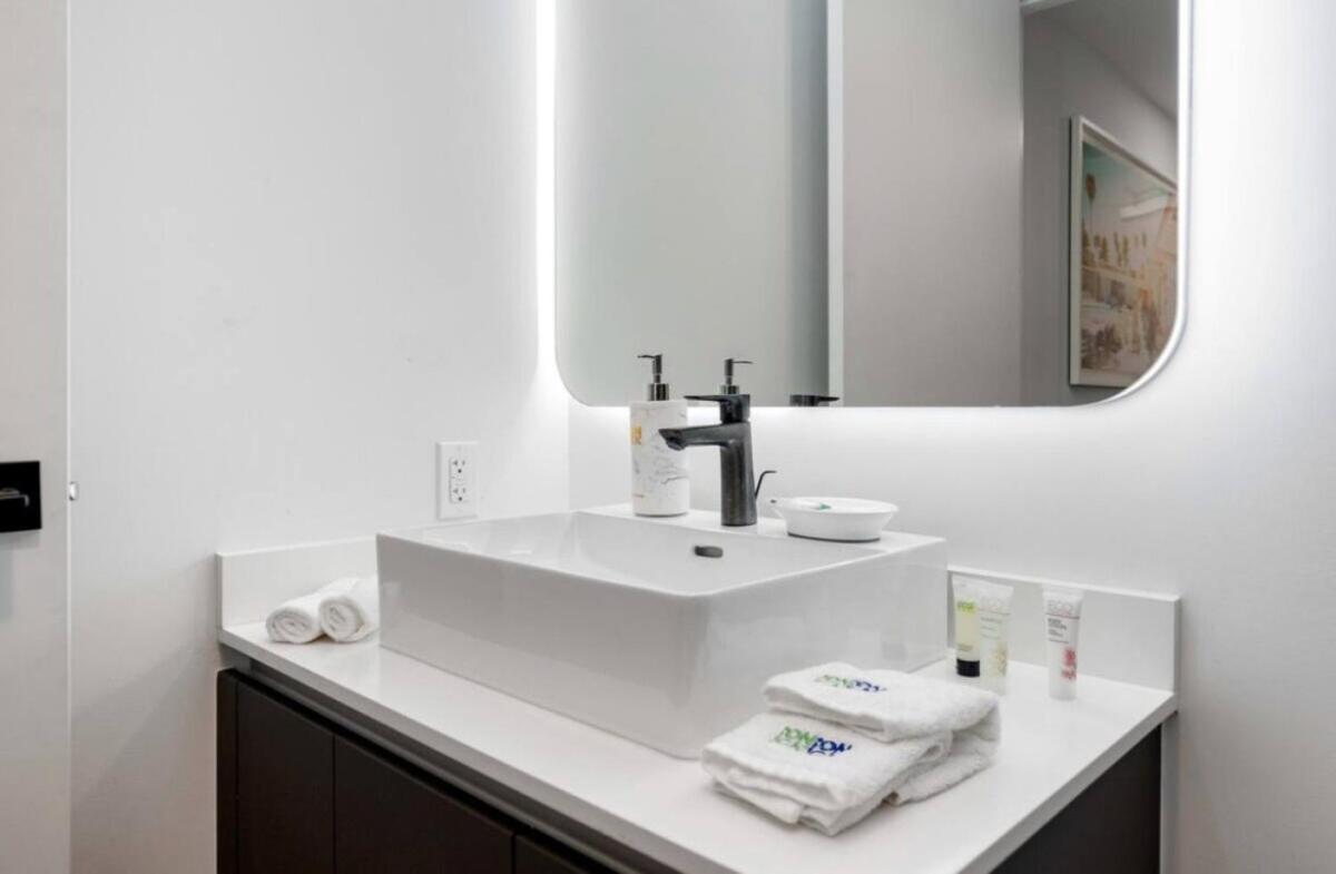 Modern Luxe Studio In Downtown Miami With Rooftop Pool And Gym *