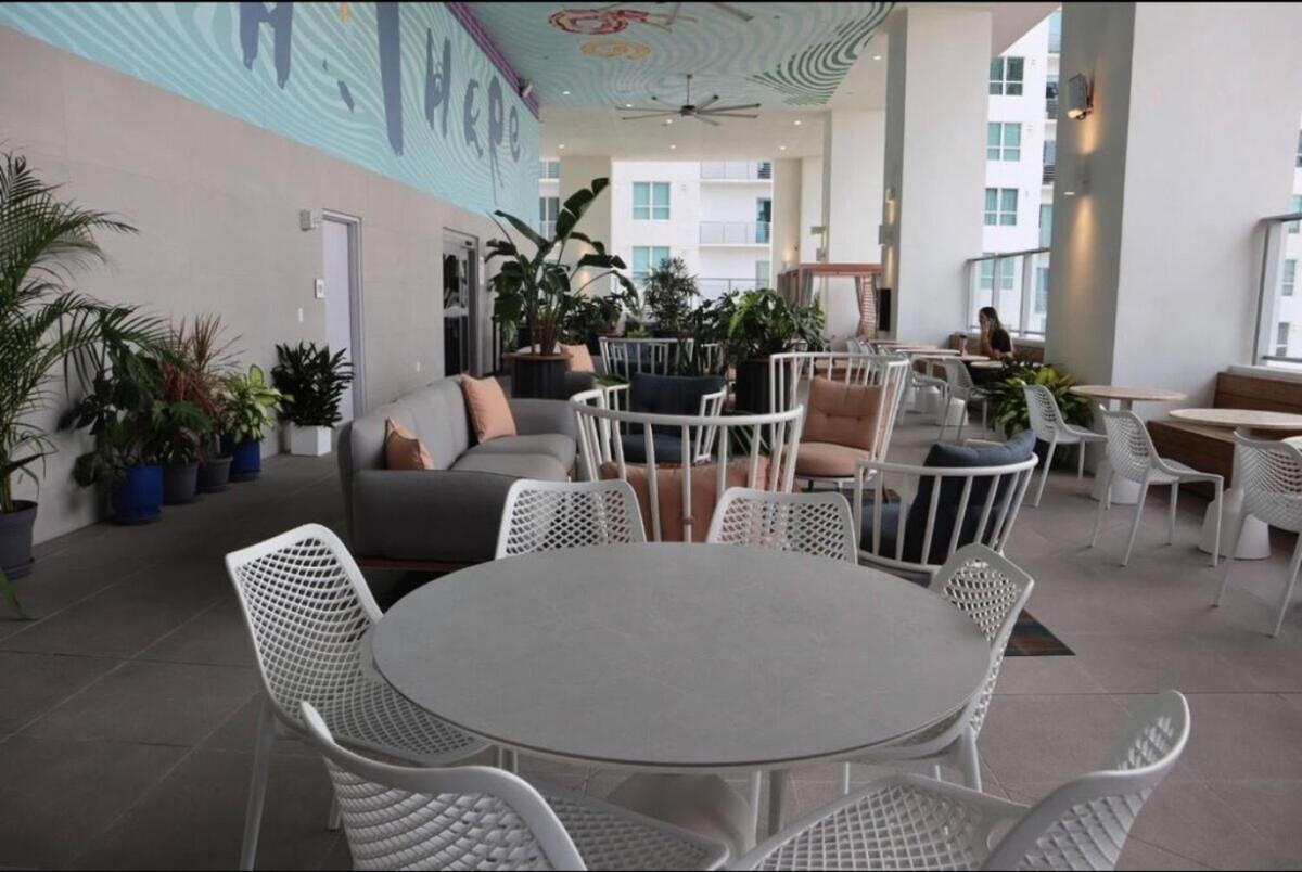 Modern Luxe Studio In Downtown Miami With Rooftop Pool And Gym Apartment