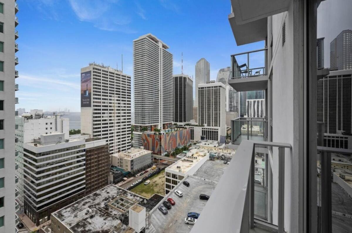 Modern Luxe Studio In Downtown Miami With Rooftop Pool And Gym Apartment Miami