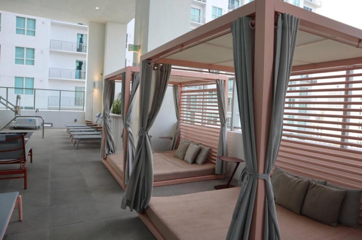 Modern Luxe Studio In Downtown Miami With Rooftop Pool And Gym Miami
