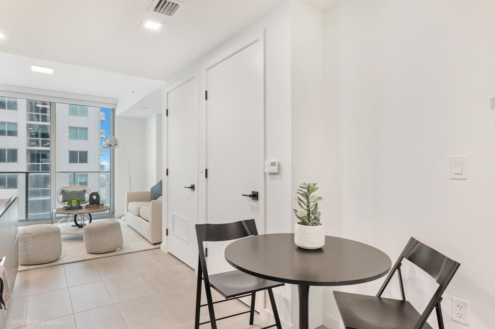Apartment Modern Luxe Studio In Downtown Miami With Rooftop Pool And Gym